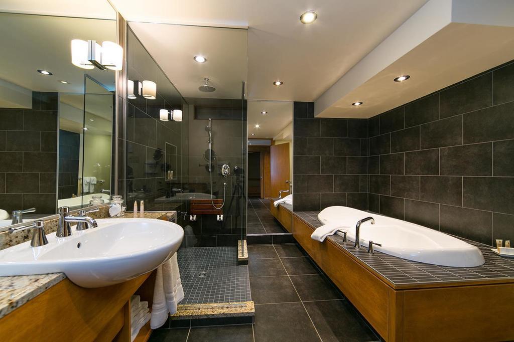 لا مالباي Relais & Chateaux Auberge La Pinsonniere الغرفة الصورة