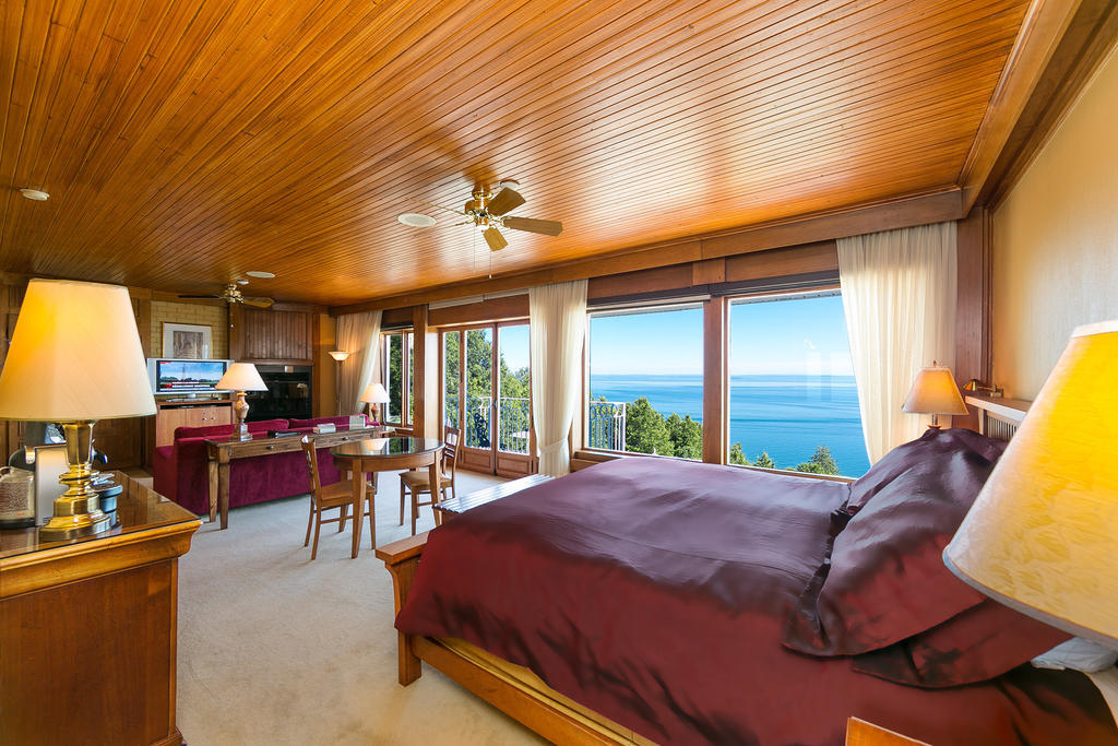 لا مالباي Relais & Chateaux Auberge La Pinsonniere الغرفة الصورة