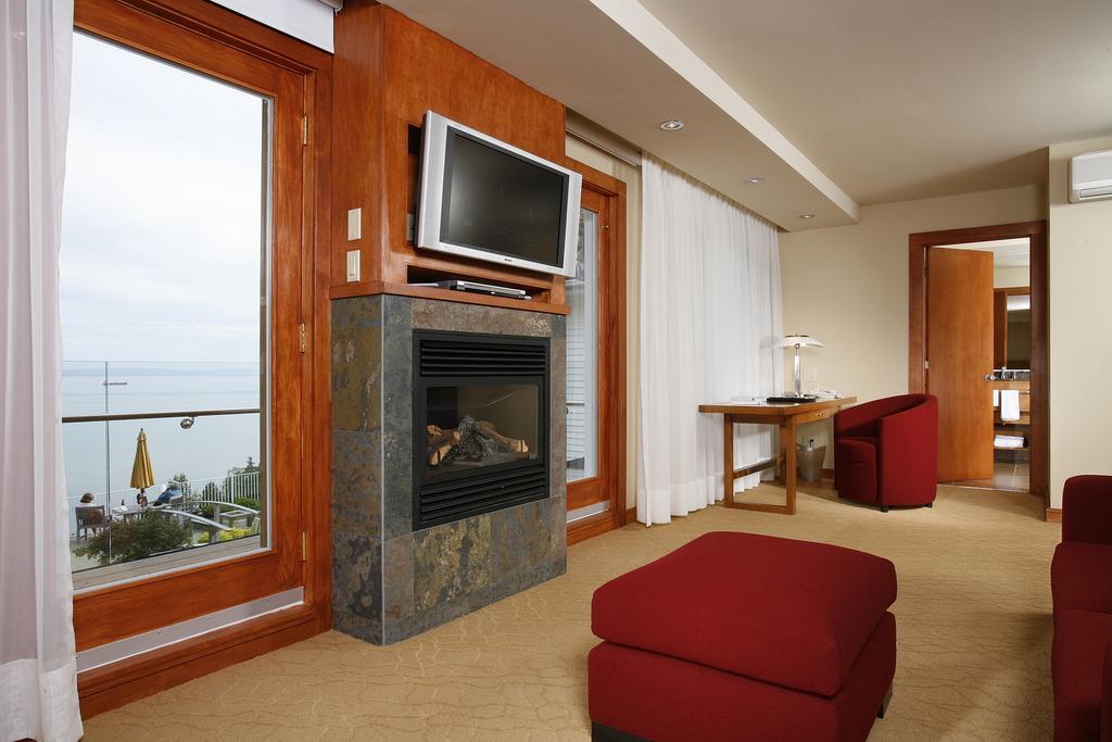 لا مالباي Relais & Chateaux Auberge La Pinsonniere الغرفة الصورة